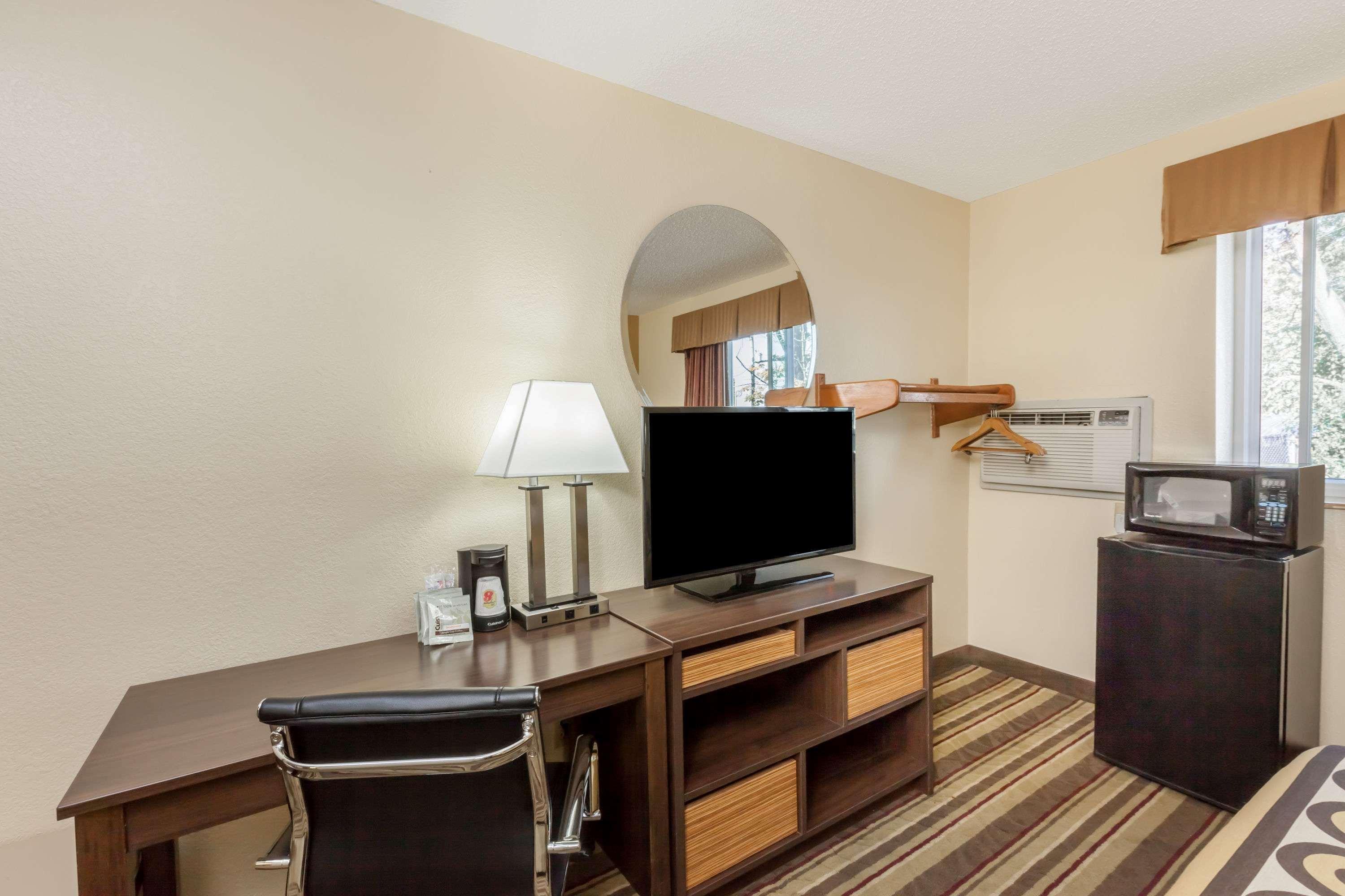 Super 8 By Wyndham Latham - Albany Airport Ξενοδοχείο Εξωτερικό φωτογραφία