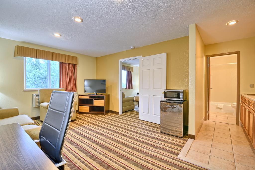 Super 8 By Wyndham Latham - Albany Airport Ξενοδοχείο Εξωτερικό φωτογραφία
